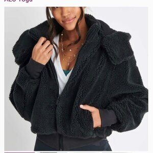ALO YOGA SHERPA BLACK! LIKE-NEW!